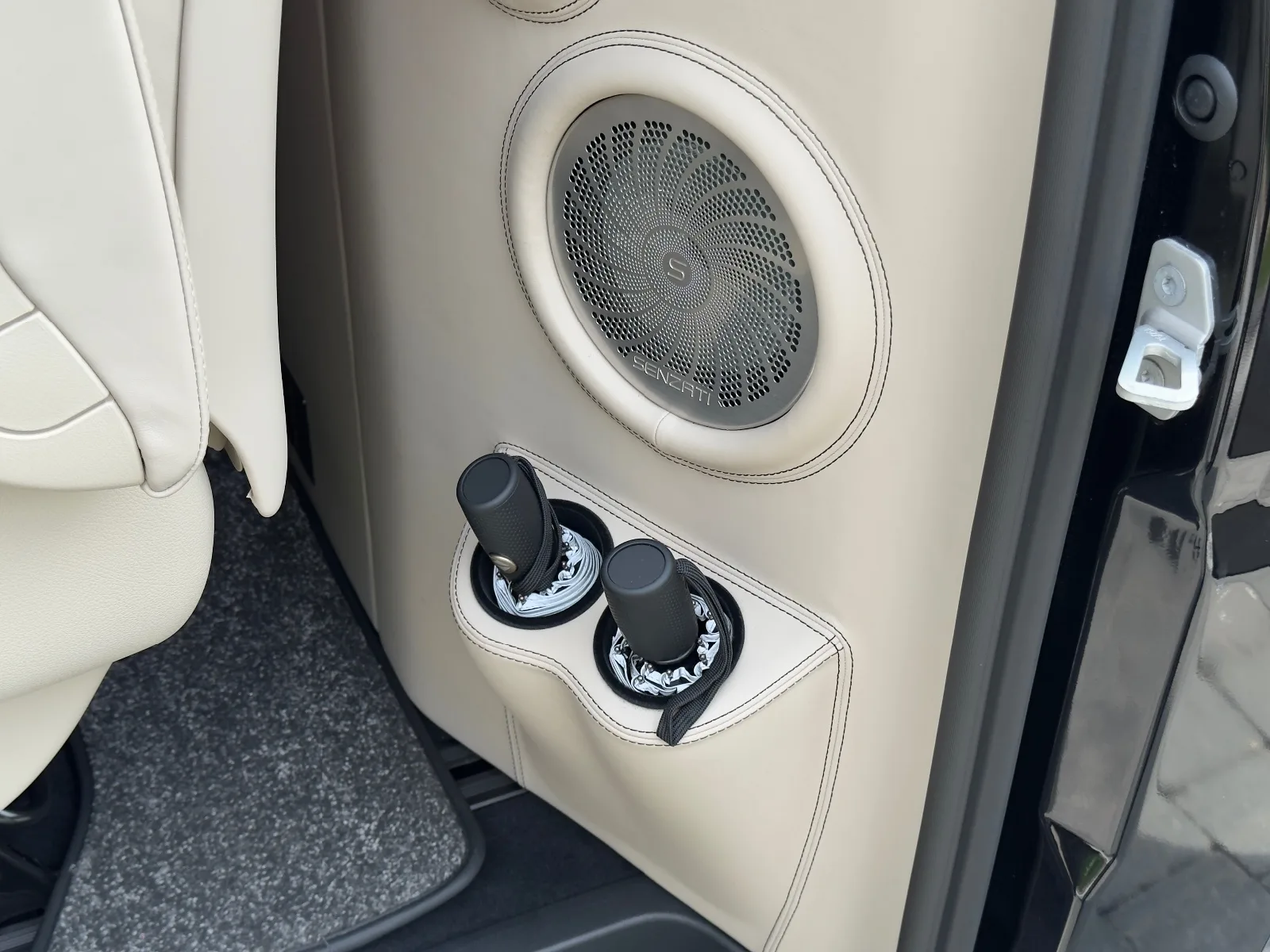 2026 Mercedes-Benz V 300 d Senzati Jet Class, 28/30