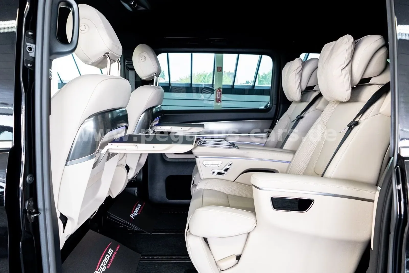 2026 Mercedes-Benz V 300 d 4MATIC, Exclusive, extra-long, 2/30