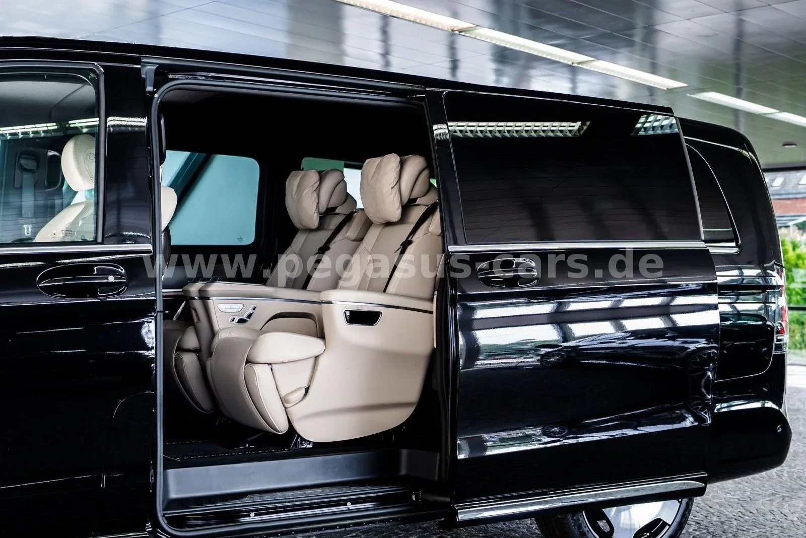 2026 Mercedes-Benz V 300 d 4MATIC, Exclusive, extra-long, 17/30