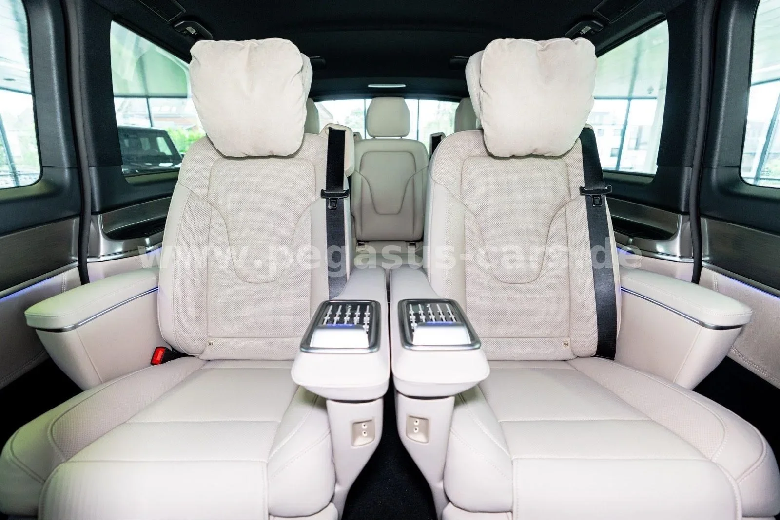 2026 Mercedes-Benz V 300 d 4MATIC, Exclusive, extra-long, 25/30