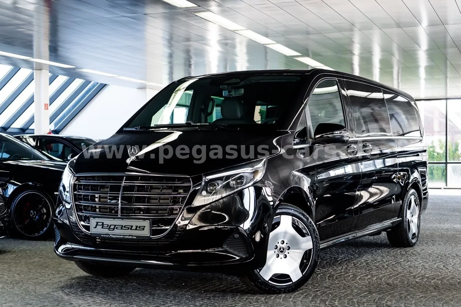 2026 Mercedes-Benz V 300 d 4MATIC, Exclusive, extra-long offered by a specialist dealer in Mönchengladbach, Germany, main photo