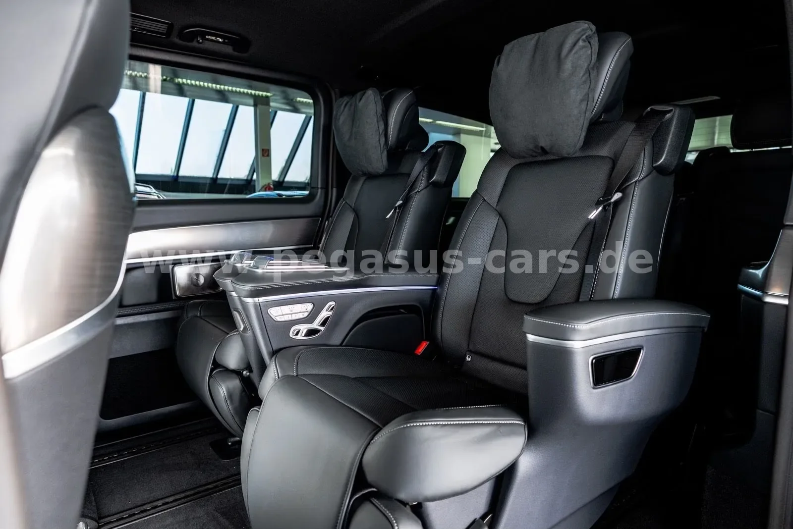 2026 Mercedes-Benz V 300 d 4MATIC, Exclusive, extra-long, 2/30