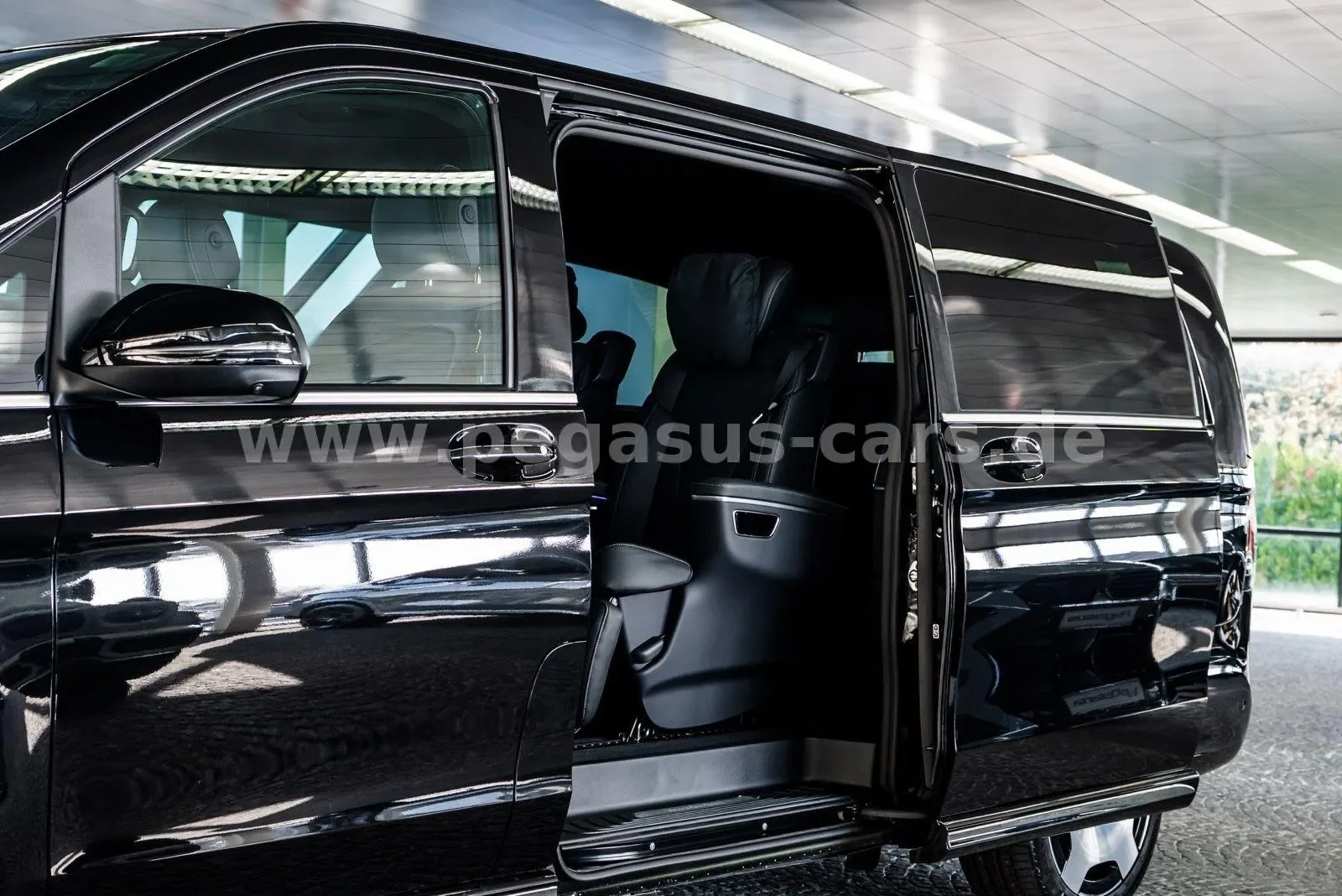 2026 Mercedes-Benz V 300 d 4MATIC, Exclusive, extra-long, 19/30