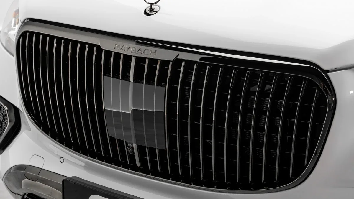 2026 Mercedes-Maybach GLS 600 offered by a specialist dealer in Dubai, United Arab Emirates, photo 8 of 25