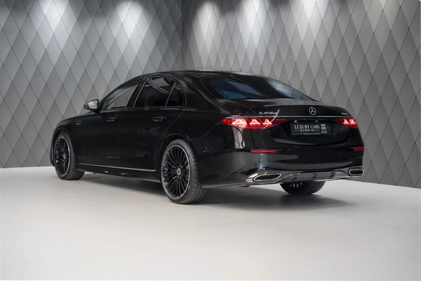 2026 Mercedes-Maybach S 580 offered by a supercar dealer in Schenefeld, Germany, photo 5 of 25