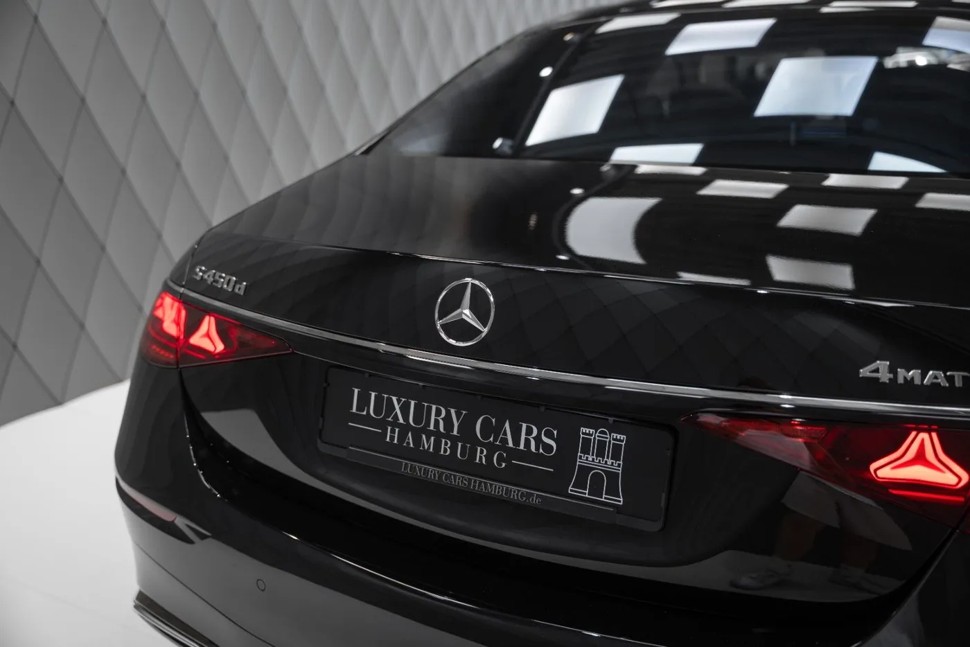 2026 Mercedes-Maybach S 580 offered by a supercar dealer in Schenefeld, Germany, photo 9 of 25