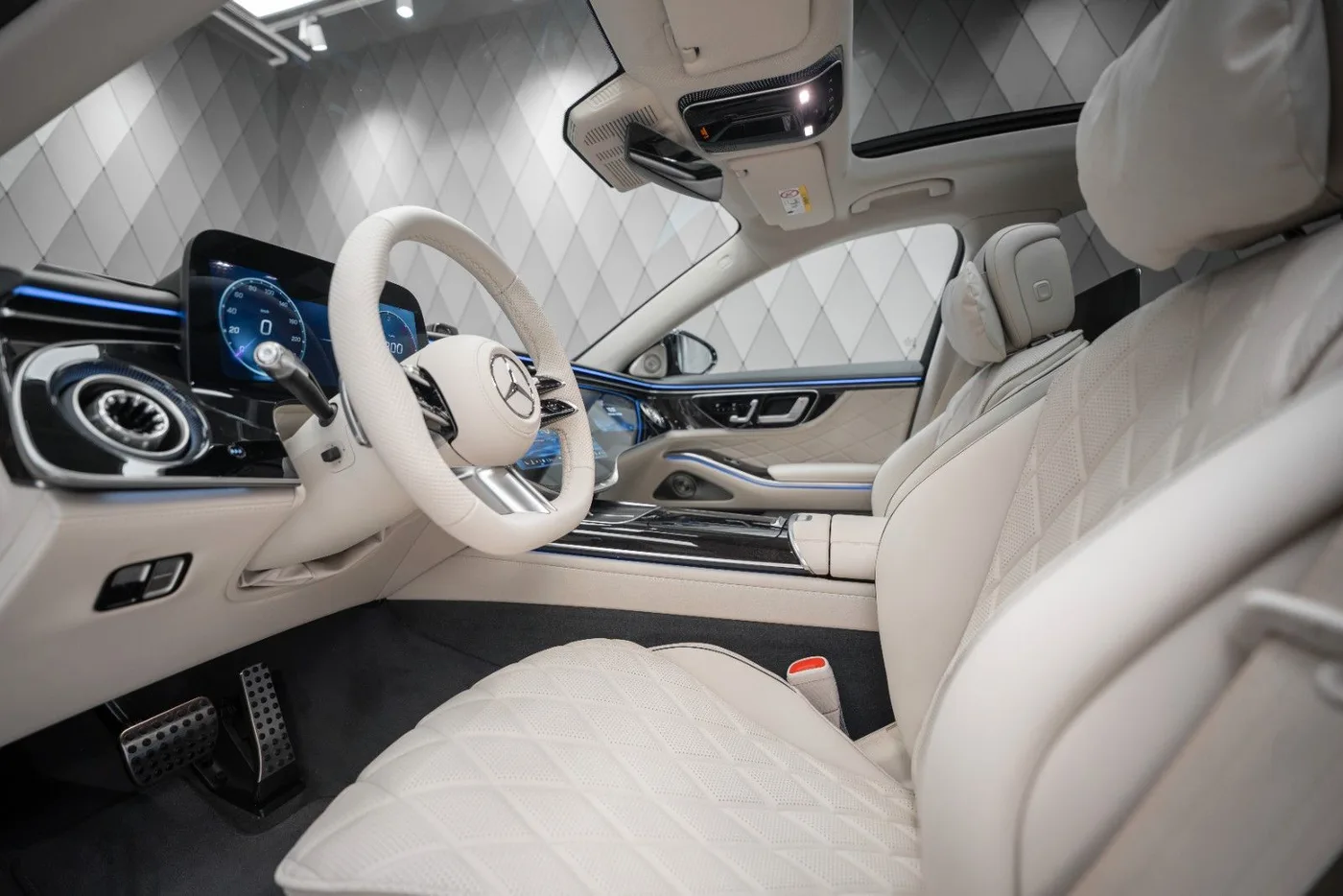 2026 Mercedes-Maybach S 580 offered by a supercar dealer in Schenefeld, Germany, photo 12 of 25