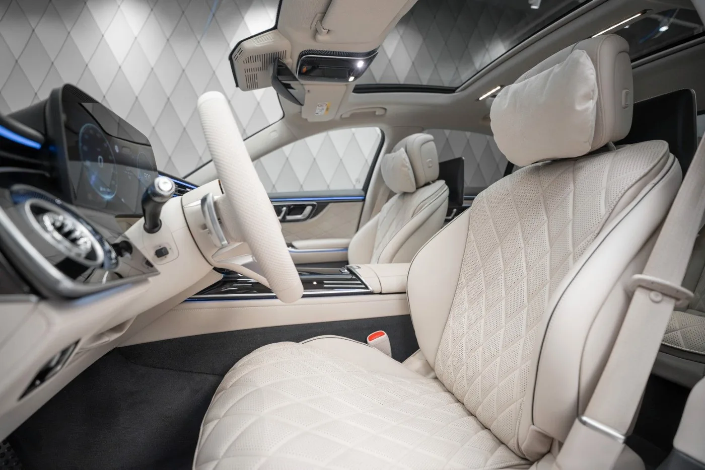 2026 Mercedes-Maybach S 580 offered by a supercar dealer in Schenefeld, Germany, photo 13 of 25