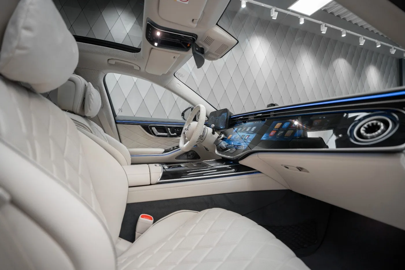 2026 Mercedes-Maybach S 580 offered by a supercar dealer in Schenefeld, Germany, photo 14 of 25