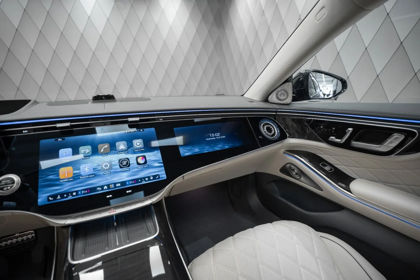 2026 Mercedes-Maybach S 580 offered by a supercar dealer in Schenefeld, Germany, photo 22 of 25