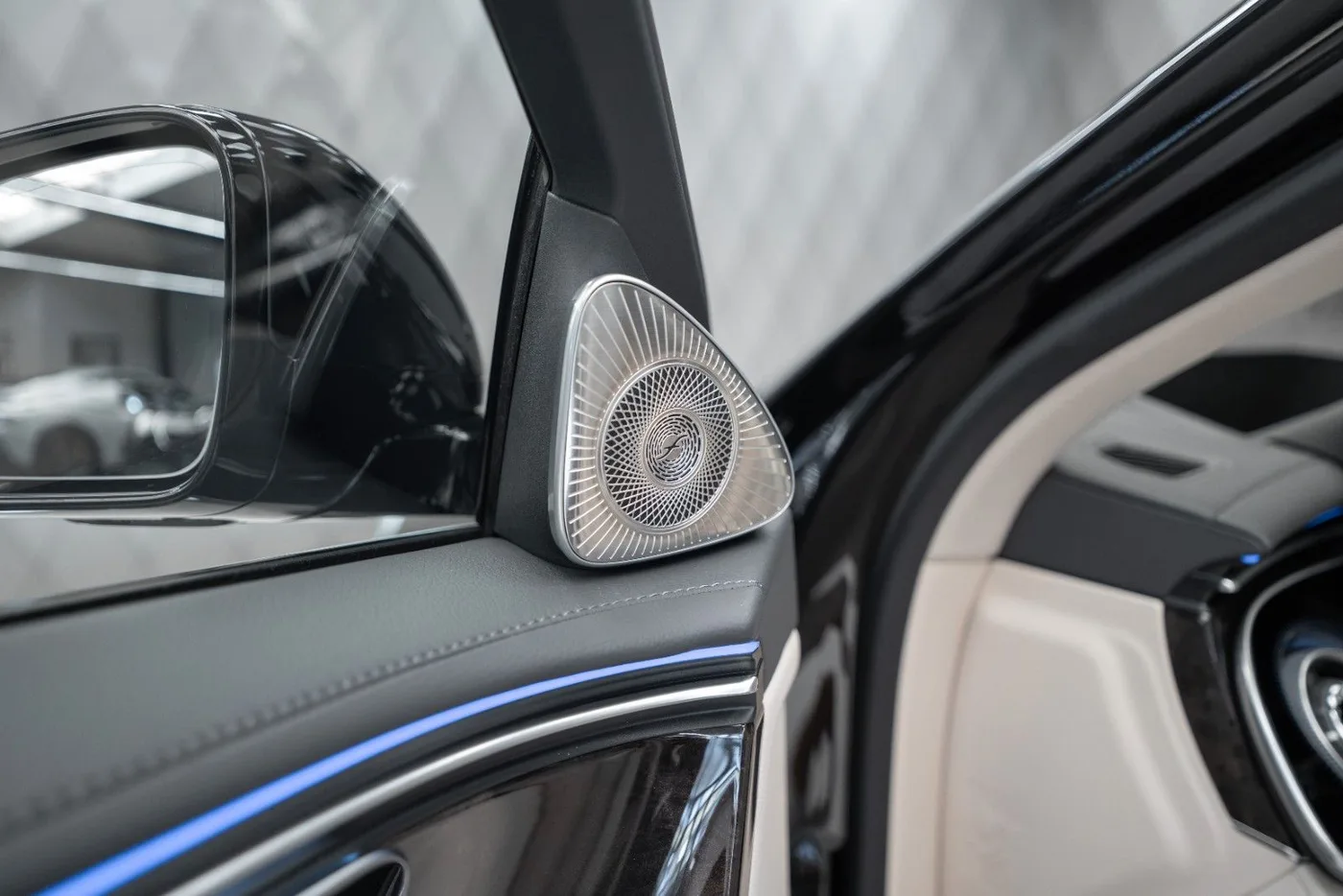 2026 Mercedes-Maybach S 580 offered by a supercar dealer in Schenefeld, Germany, photo 23 of 25