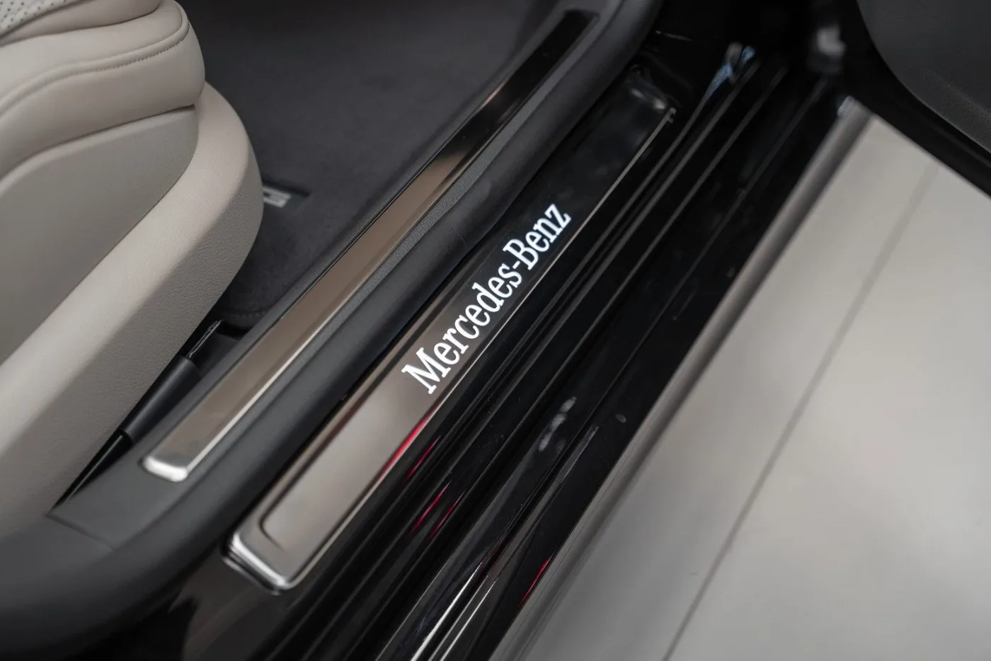 2026 Mercedes-Maybach S 580 offered by a supercar dealer in Schenefeld, Germany, photo 25 of 25