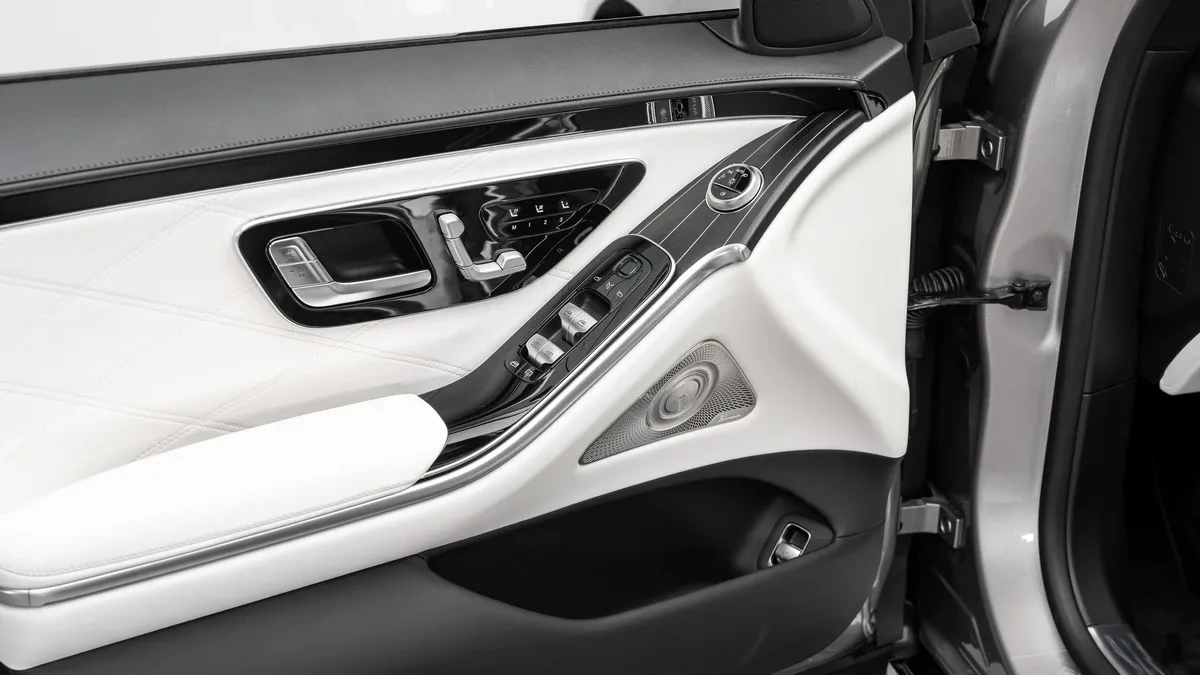 2026 Mercedes-Maybach S 680 proposée par un concessionnaire spécialisé à Dubai, Émirats arabes unis, photo 11 sur 25