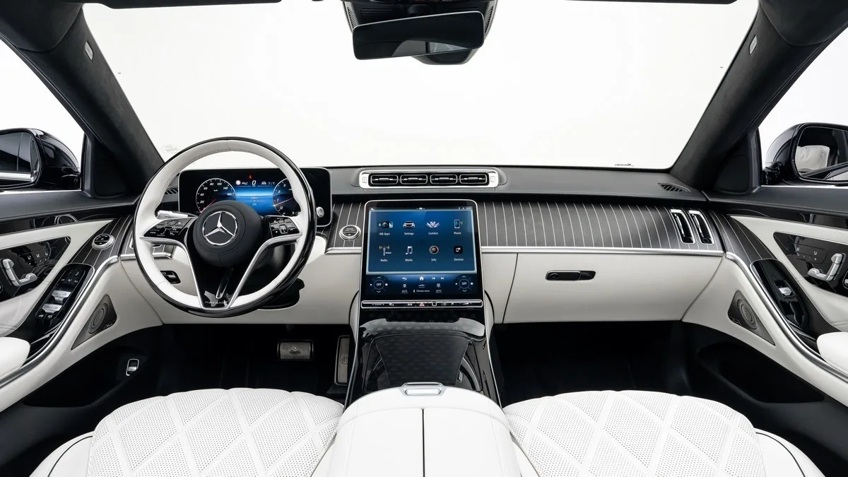 2026 Mercedes-Maybach S 680 proposée par un concessionnaire spécialisé à Dubai, Émirats arabes unis, photo 16 sur 25