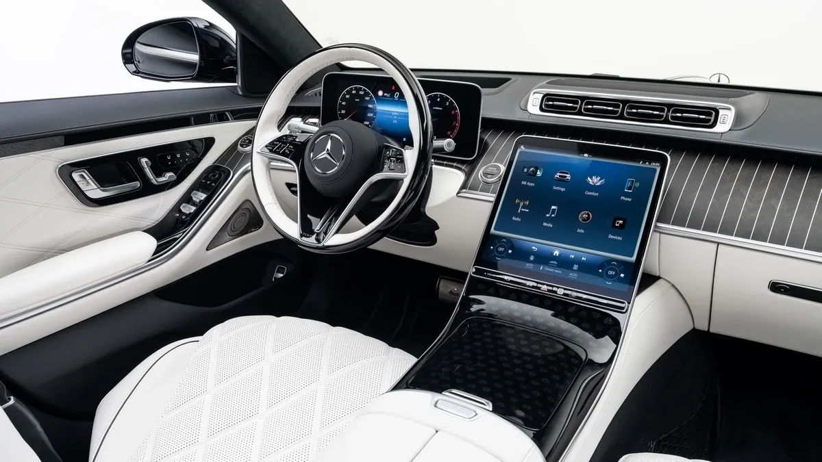2026 Mercedes-Maybach S 680 proposée par un concessionnaire spécialisé à Dubai, Émirats arabes unis, photo 17 sur 25