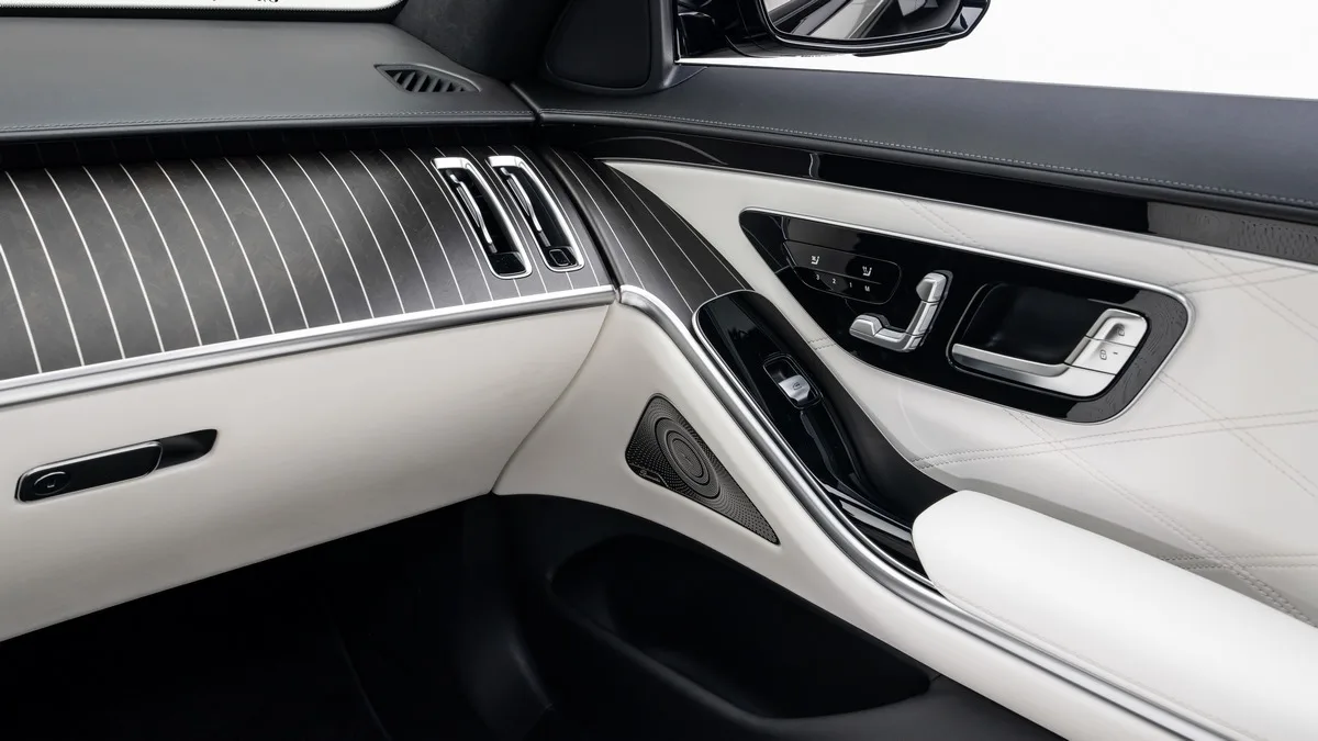 2026 Mercedes-Maybach S 680 proposée par un concessionnaire spécialisé à Dubai, Émirats arabes unis, photo 20 sur 25