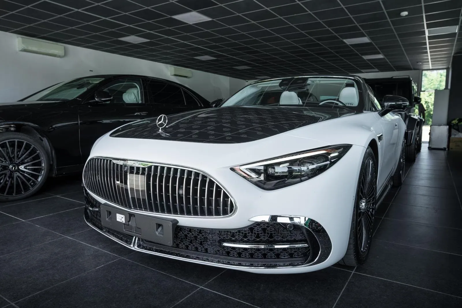 2026 Mercedes-Maybach SL 680 Monogram Series, 3/27