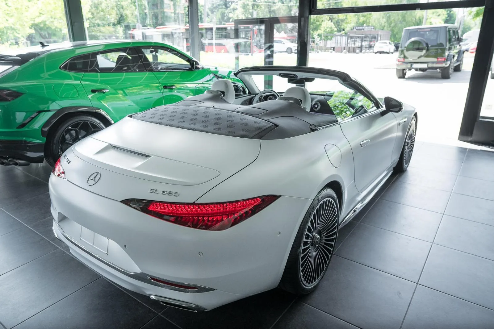 2026 Mercedes-Maybach SL 680 Monogram Series, 8/27