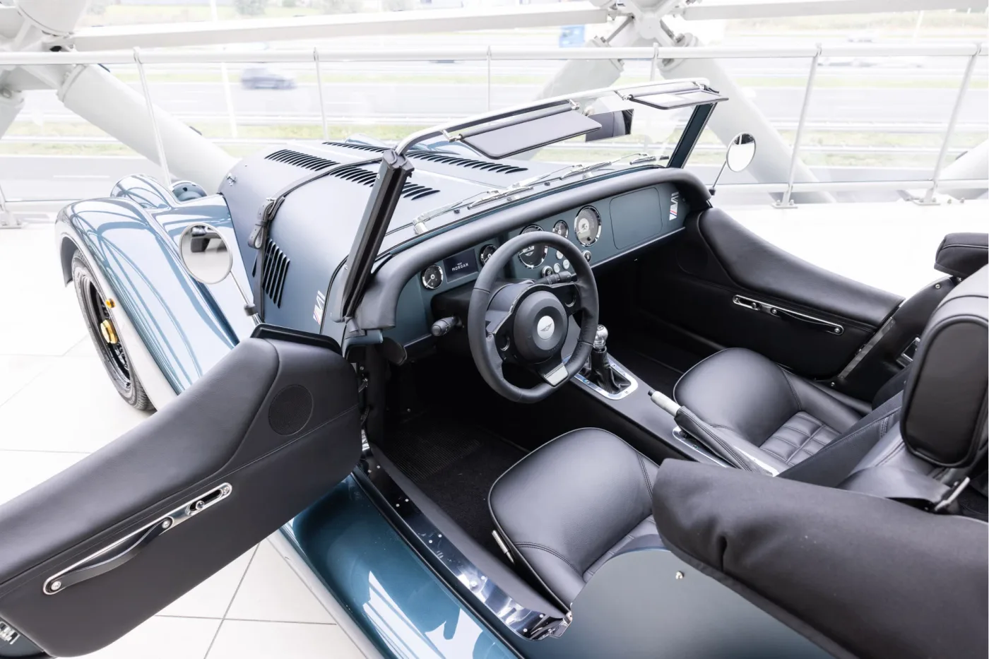 2026 Morgan Plus Four angeboten von einem offiziellen McLaren und Morgan-Vertragshändler in Utrecht, Niederlande, Foto 3 von 25