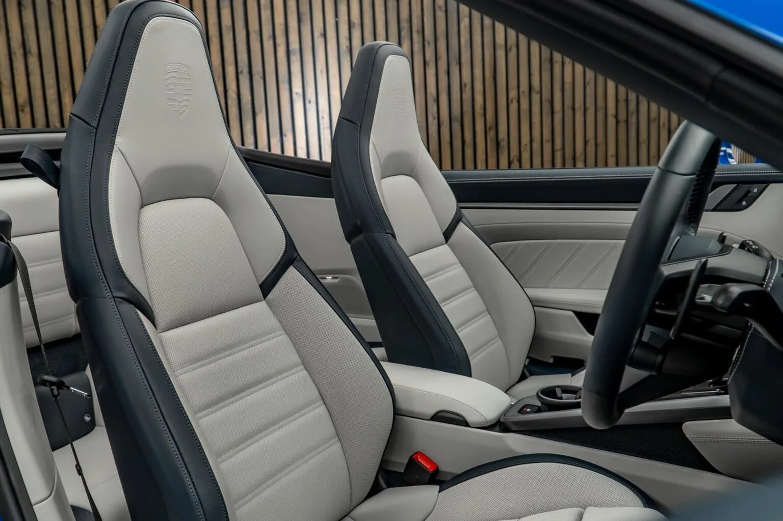 2026 Porsche 911 Carrera Cabriolet, 2/30