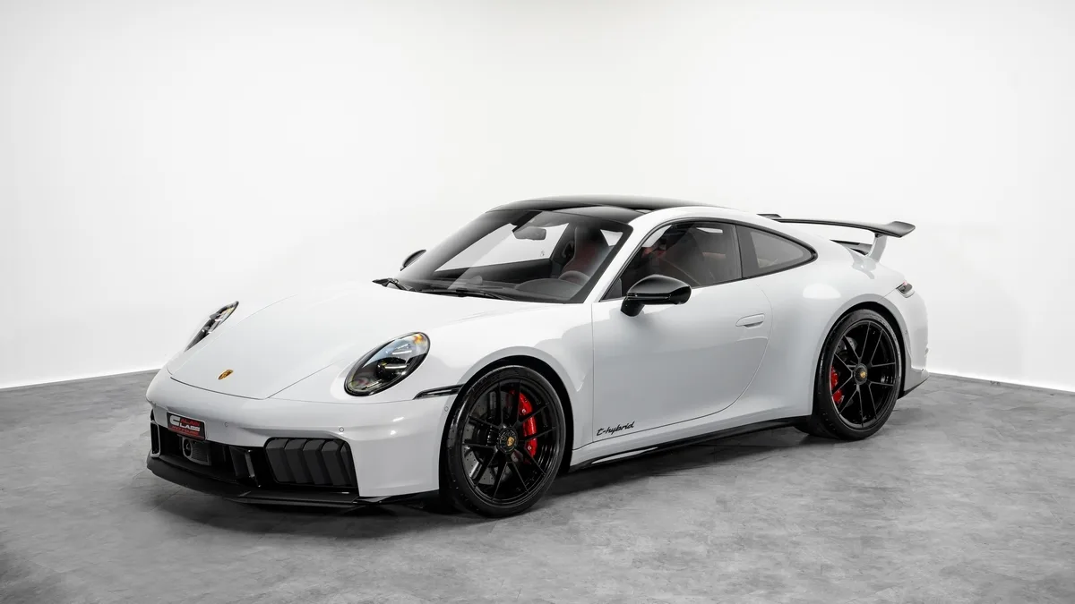 2026 Porsche 911 Carrera GTS angeboten von einem Fachhändler in Dubai, Vereinigte Arabische Emirate, Foto 2 von 25
