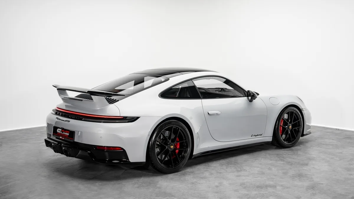 2026 Porsche 911 Carrera GTS angeboten von einem Fachhändler in Dubai, Vereinigte Arabische Emirate, Foto 3 von 25