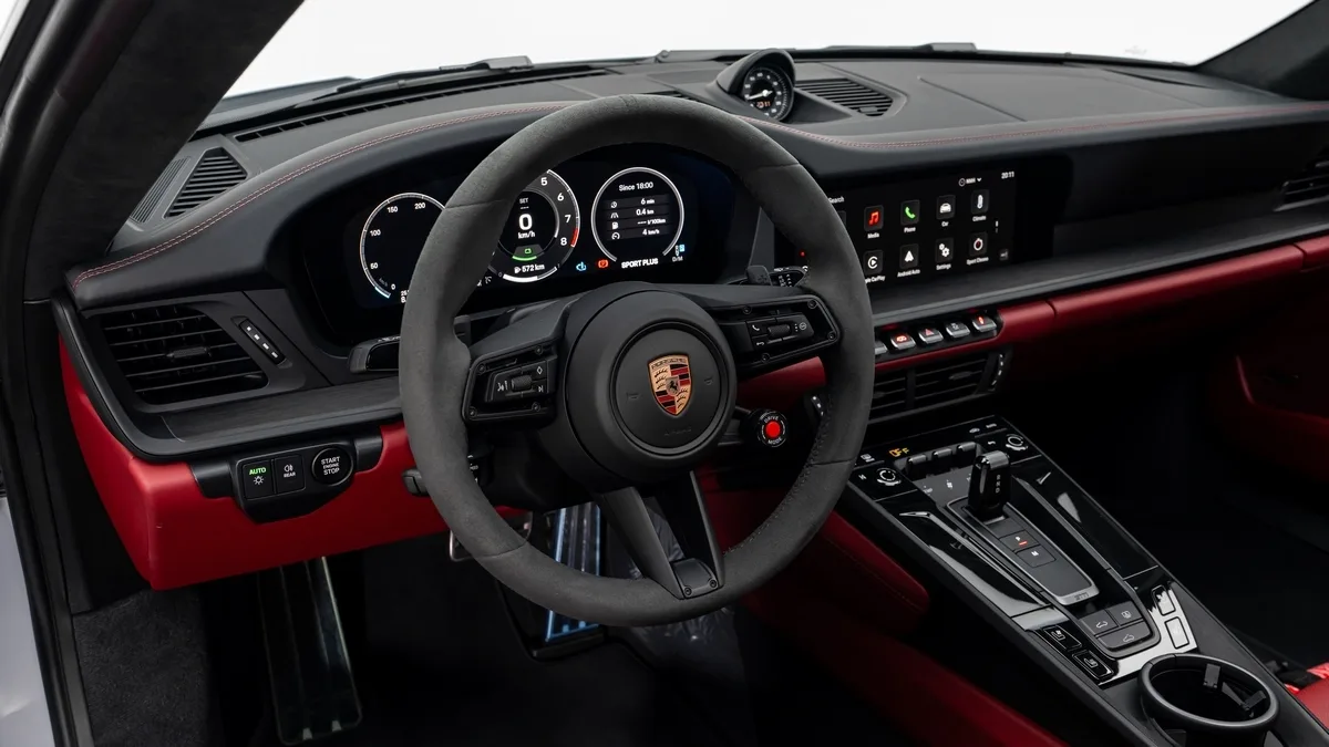 2026 Porsche 911 Carrera GTS angeboten von einem Fachhändler in Dubai, Vereinigte Arabische Emirate, Foto 12 von 25