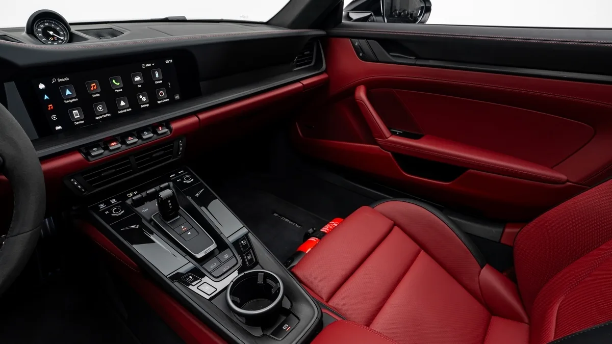 2026 Porsche 911 Carrera GTS angeboten von einem Fachhändler in Dubai, Vereinigte Arabische Emirate, Foto 13 von 25