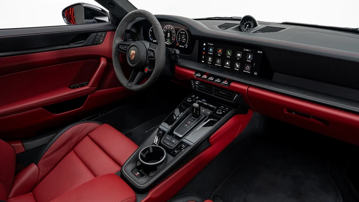 2026 Porsche 911 Carrera GTS angeboten von einem Fachhändler in Dubai, Vereinigte Arabische Emirate, Foto 14 von 25