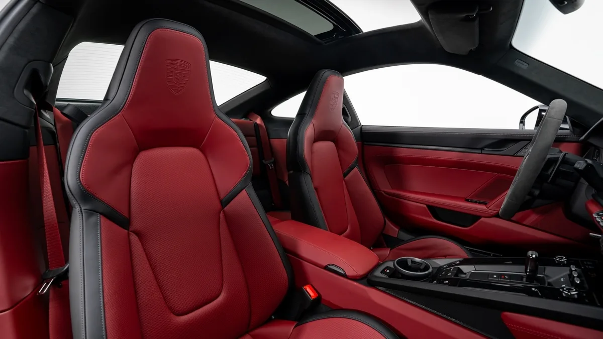2026 Porsche 911 Carrera GTS angeboten von einem Fachhändler in Dubai, Vereinigte Arabische Emirate, Foto 18 von 25