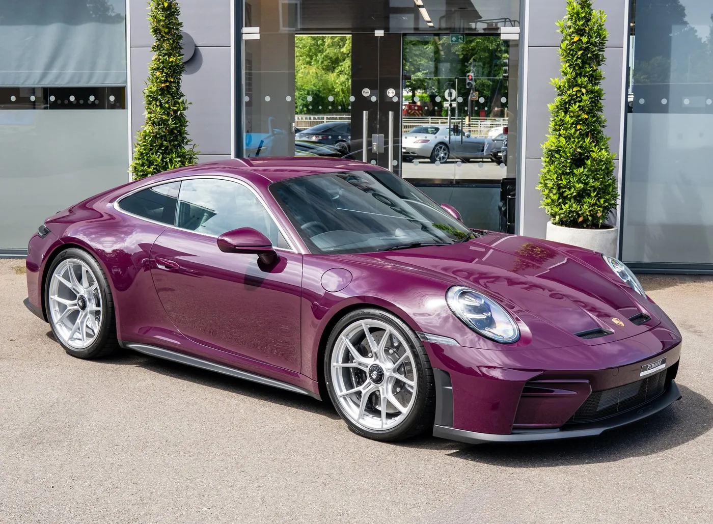 2026 Porsche 911 GT3 Touring proposée par un concessionnaire spécialisé à Banstead, Royaume-Uni, photo 2 sur 15
