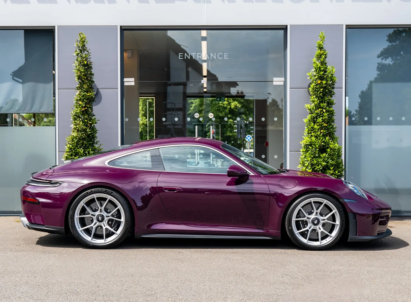 2026 Porsche 911 GT3 Touring proposée par un concessionnaire spécialisé à Banstead, Royaume-Uni, photo 3 sur 15