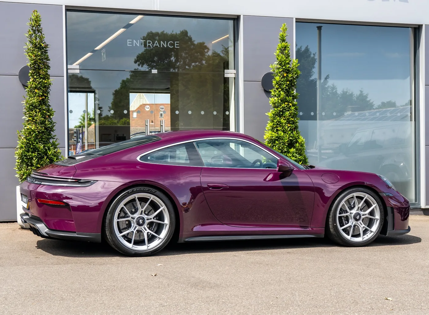 2026 Porsche 911 GT3 Touring proposée par un concessionnaire spécialisé à Banstead, Royaume-Uni, photo 4 sur 15