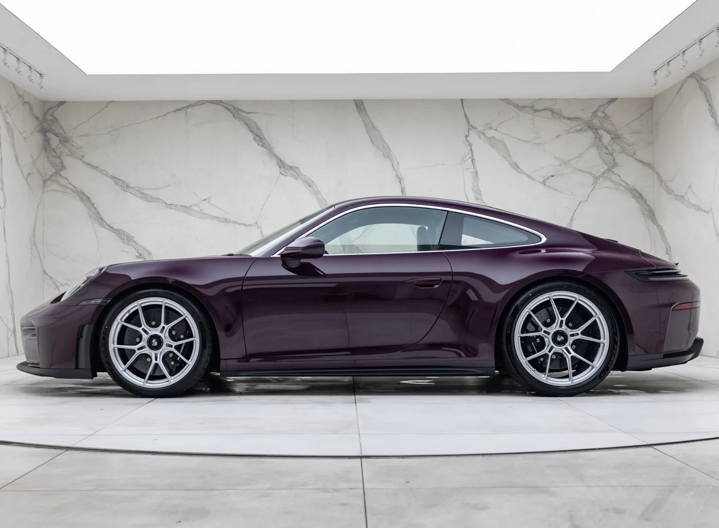 2026 Porsche 911 GT3 Touring proposée par un concessionnaire spécialisé à Banstead, Royaume-Uni, photo 5 sur 15