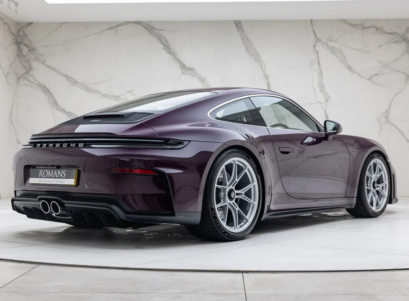2026 Porsche 911 GT3 Touring proposée par un concessionnaire spécialisé à Banstead, Royaume-Uni, photo 6 sur 15