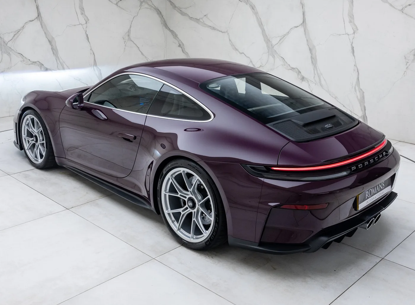 2026 Porsche 911 GT3 Touring proposée par un concessionnaire spécialisé à Banstead, Royaume-Uni, photo 12 sur 15