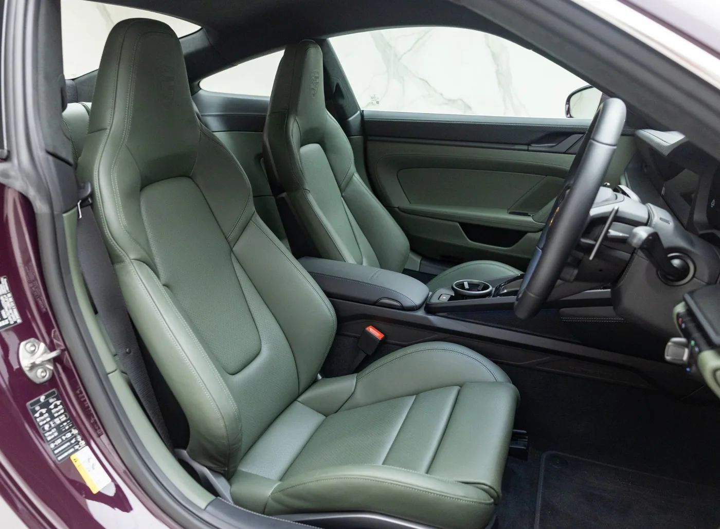 2026 Porsche 911 GT3 Touring proposée par un concessionnaire spécialisé à Banstead, Royaume-Uni, photo 14 sur 15