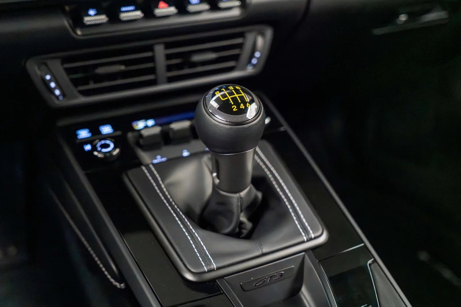 2026 Porsche 911 GT3 Touring, 11/16
