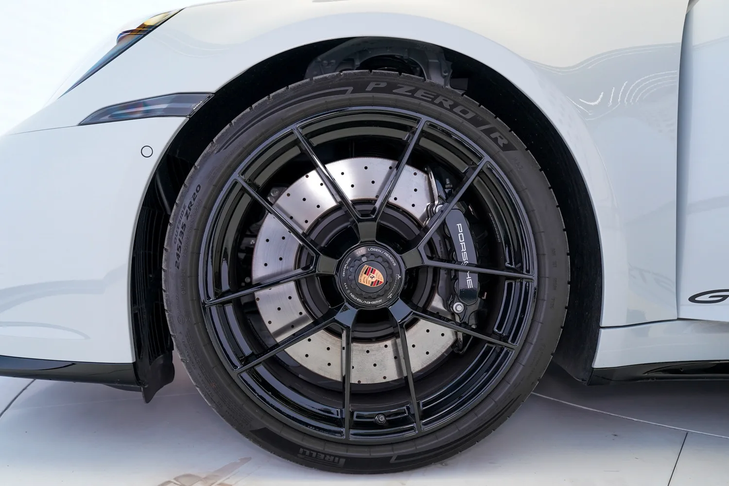 2026 Porsche 911 Targa 4 GTS, 2/16
