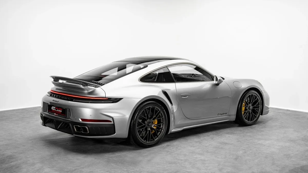 2026 Porsche 911 Turbo S proposée par un concessionnaire spécialisé à Dubai, Émirats arabes unis, photo 3 sur 25