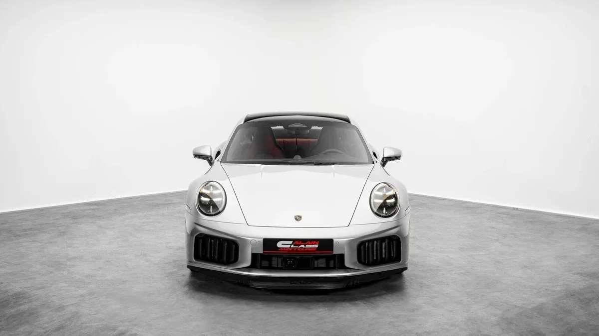 2026 Porsche 911 Turbo S proposée par un concessionnaire spécialisé à Dubai, Émirats arabes unis, photo 4 sur 25