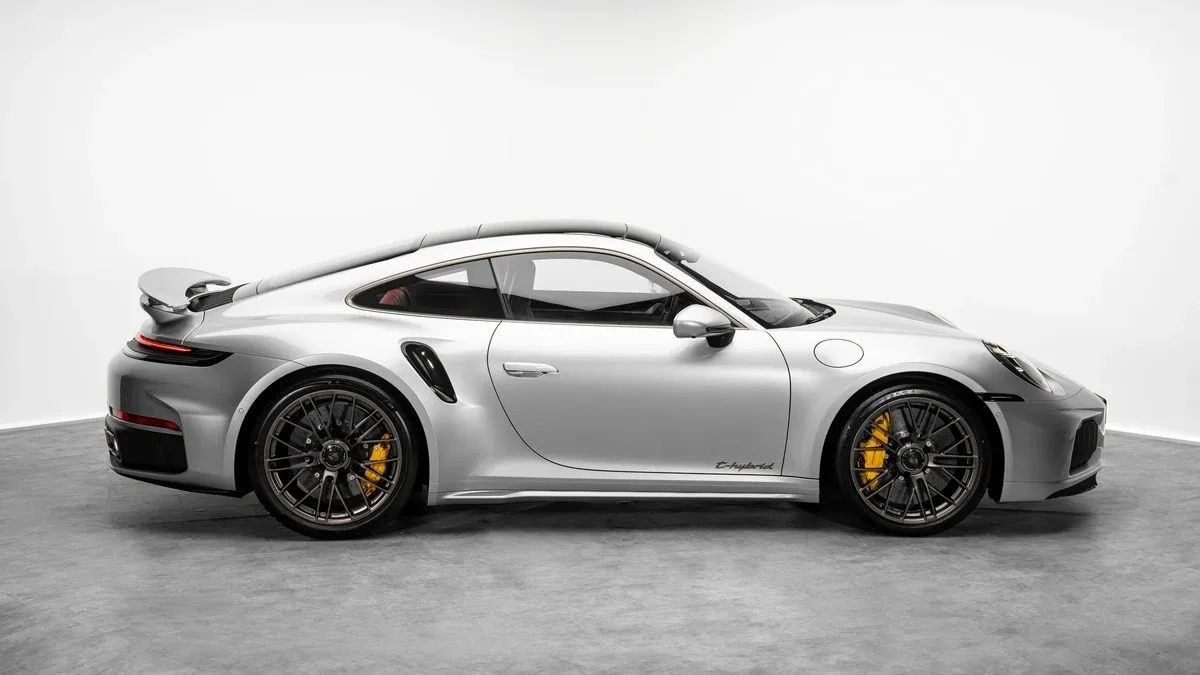 2026 Porsche 911 Turbo S proposée par un concessionnaire spécialisé à Dubai, Émirats arabes unis, photo 5 sur 25