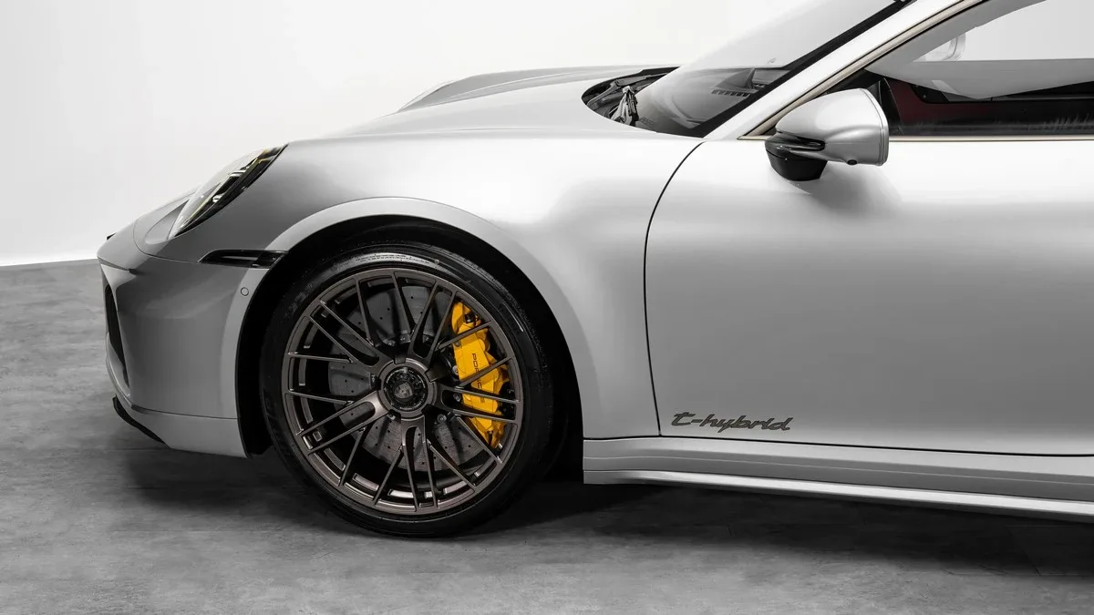 2026 Porsche 911 Turbo S proposée par un concessionnaire spécialisé à Dubai, Émirats arabes unis, photo 6 sur 25