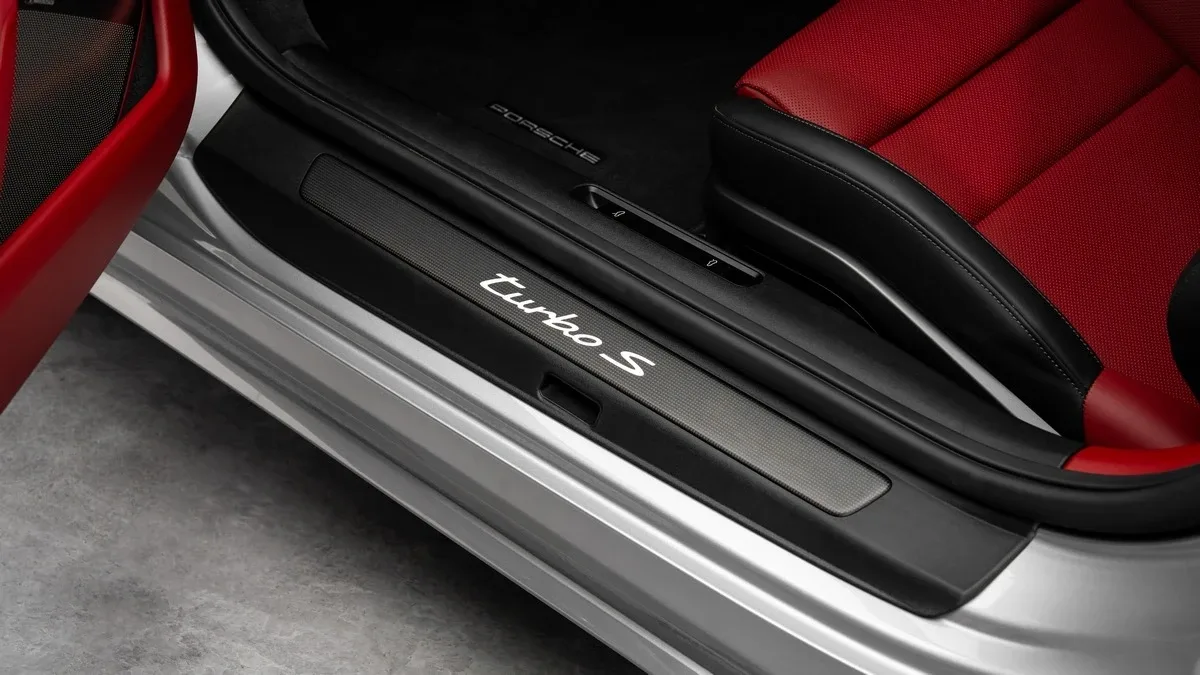 2026 Porsche 911 Turbo S proposée par un concessionnaire spécialisé à Dubai, Émirats arabes unis, photo 10 sur 25