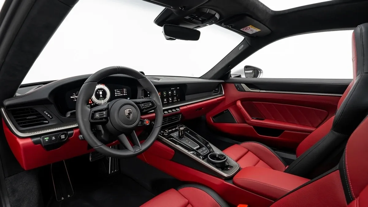2026 Porsche 911 Turbo S proposée par un concessionnaire spécialisé à Dubai, Émirats arabes unis, photo 11 sur 25