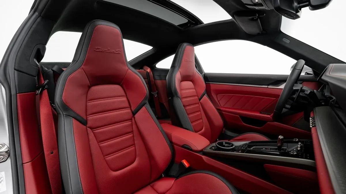 2026 Porsche 911 Turbo S proposée par un concessionnaire spécialisé à Dubai, Émirats arabes unis, photo 19 sur 25