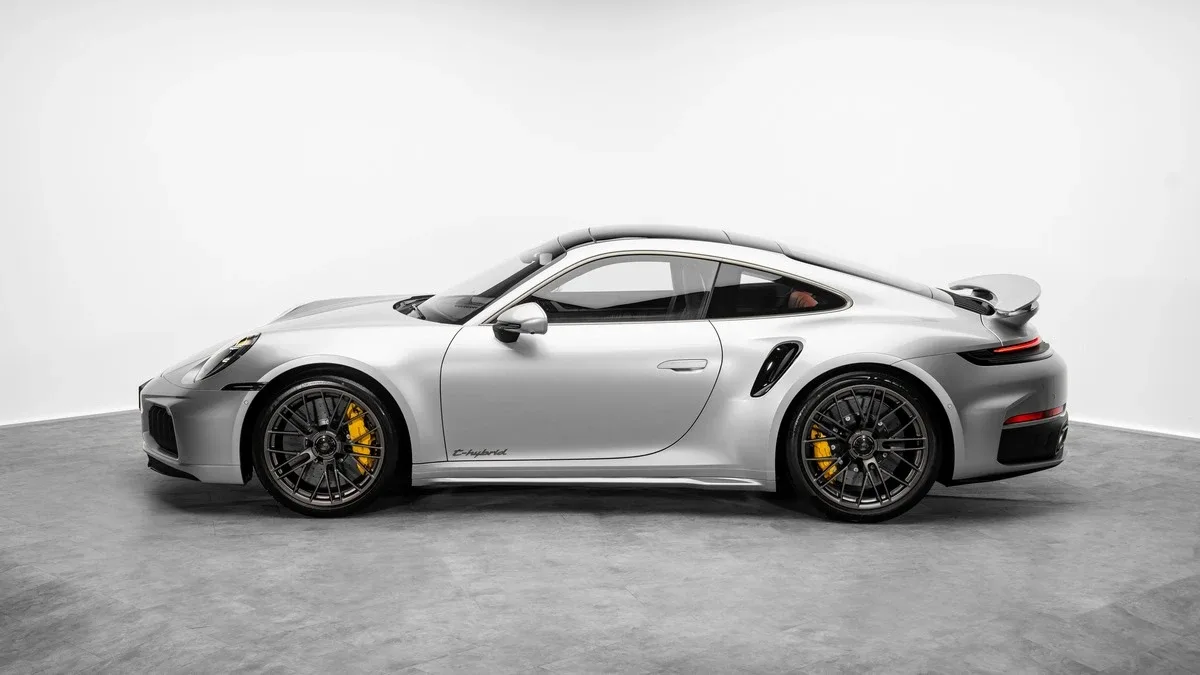 2026 Porsche 911 Turbo S proposée par un concessionnaire spécialisé à Dubai, Émirats arabes unis, photo 22 sur 25
