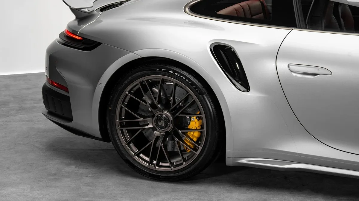 2026 Porsche 911 Turbo S proposée par un concessionnaire spécialisé à Dubai, Émirats arabes unis, photo 23 sur 25