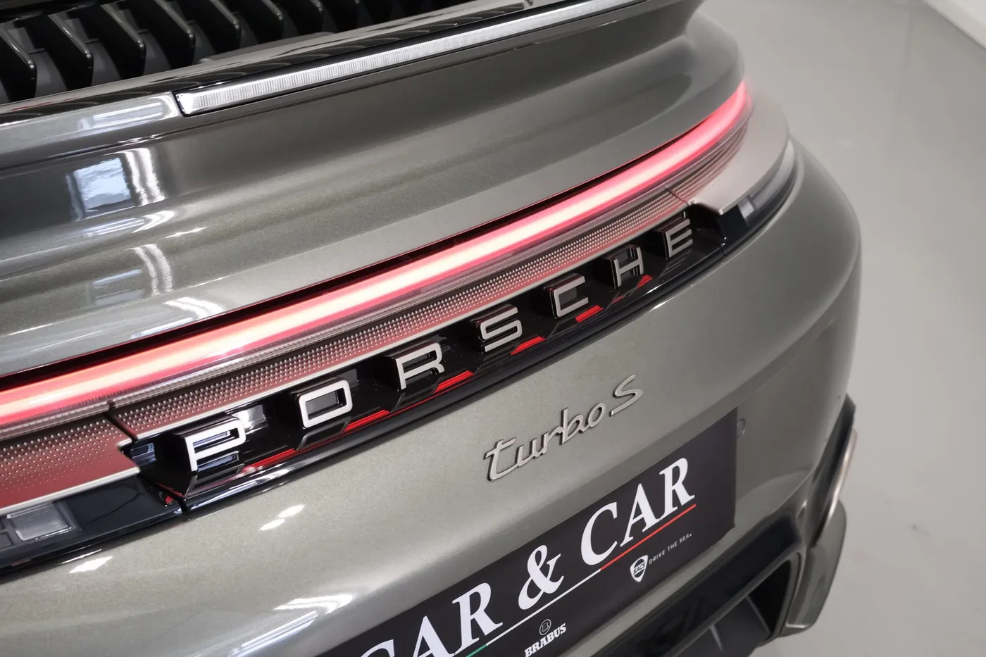 2026 Porsche 911 Turbo S SportDesign proposée par un spécialiste de la supercar à Zibido San Giacomo, Italie, photo 10 sur 25