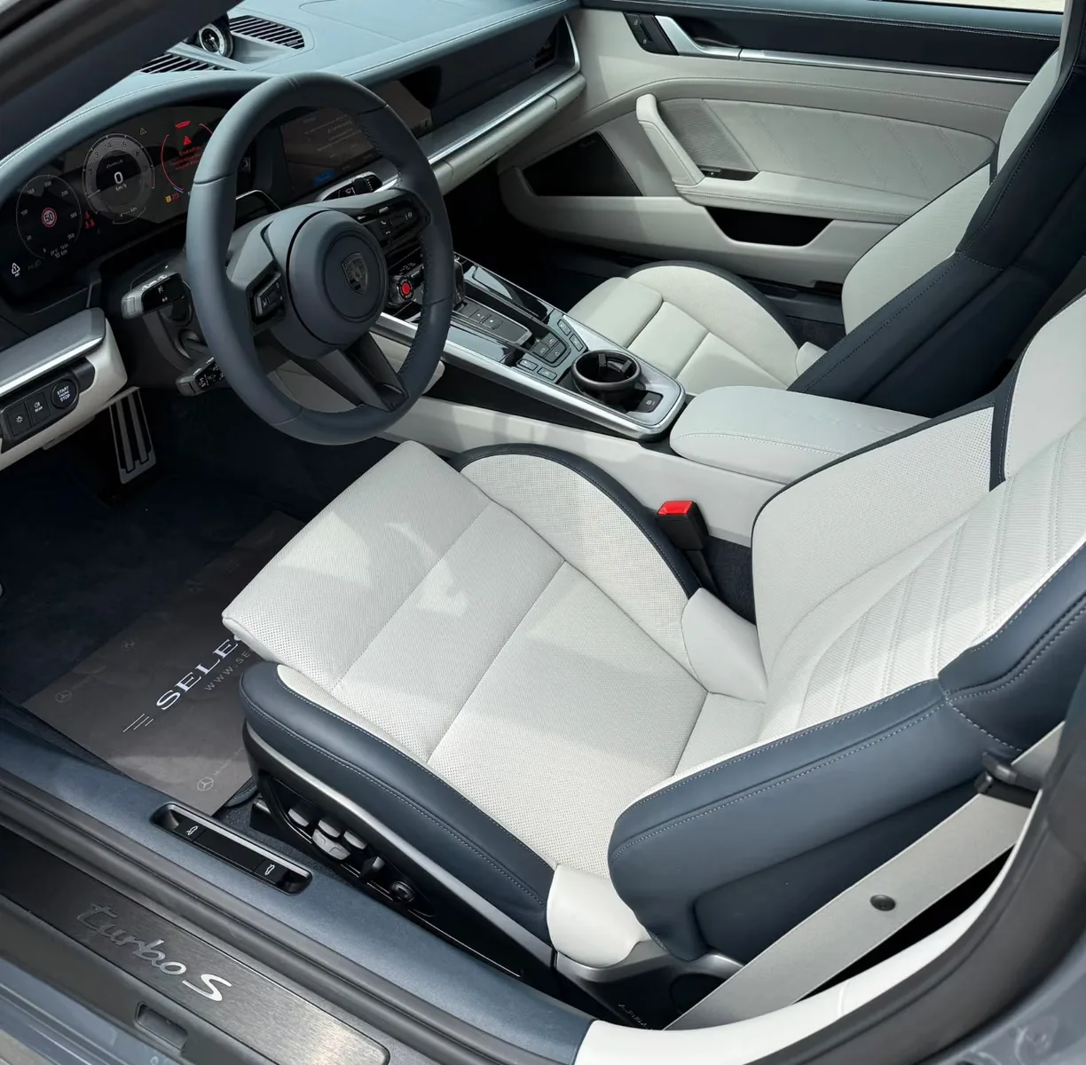 2026 Porsche 911 Turbo S Cabriolet, 4/6